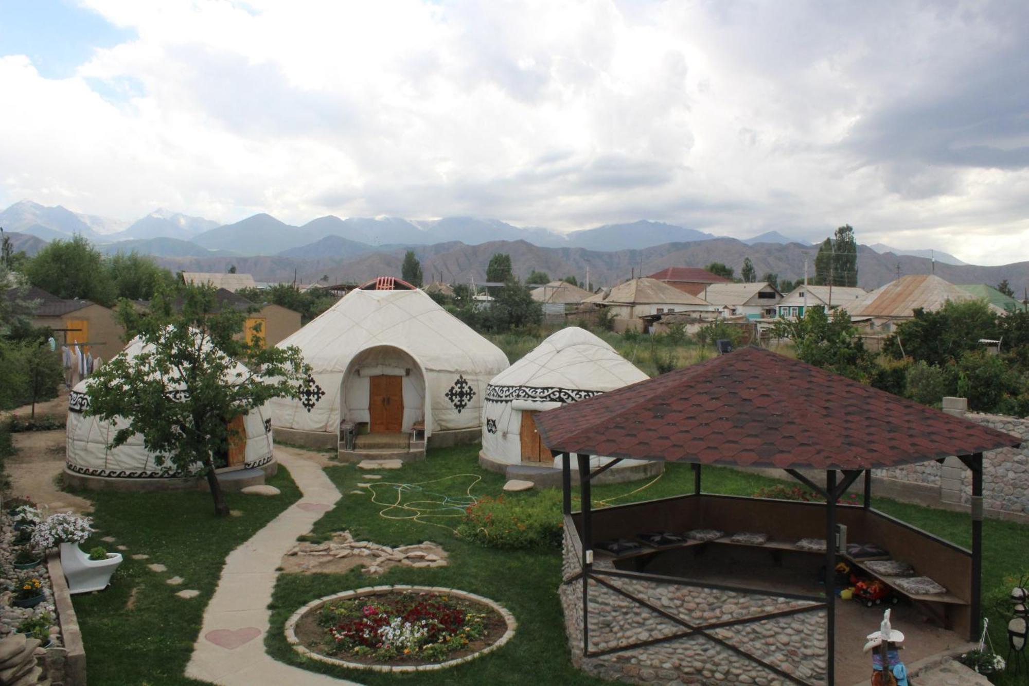 Guest House Emily Bokonbayevo Dış mekan fotoğraf